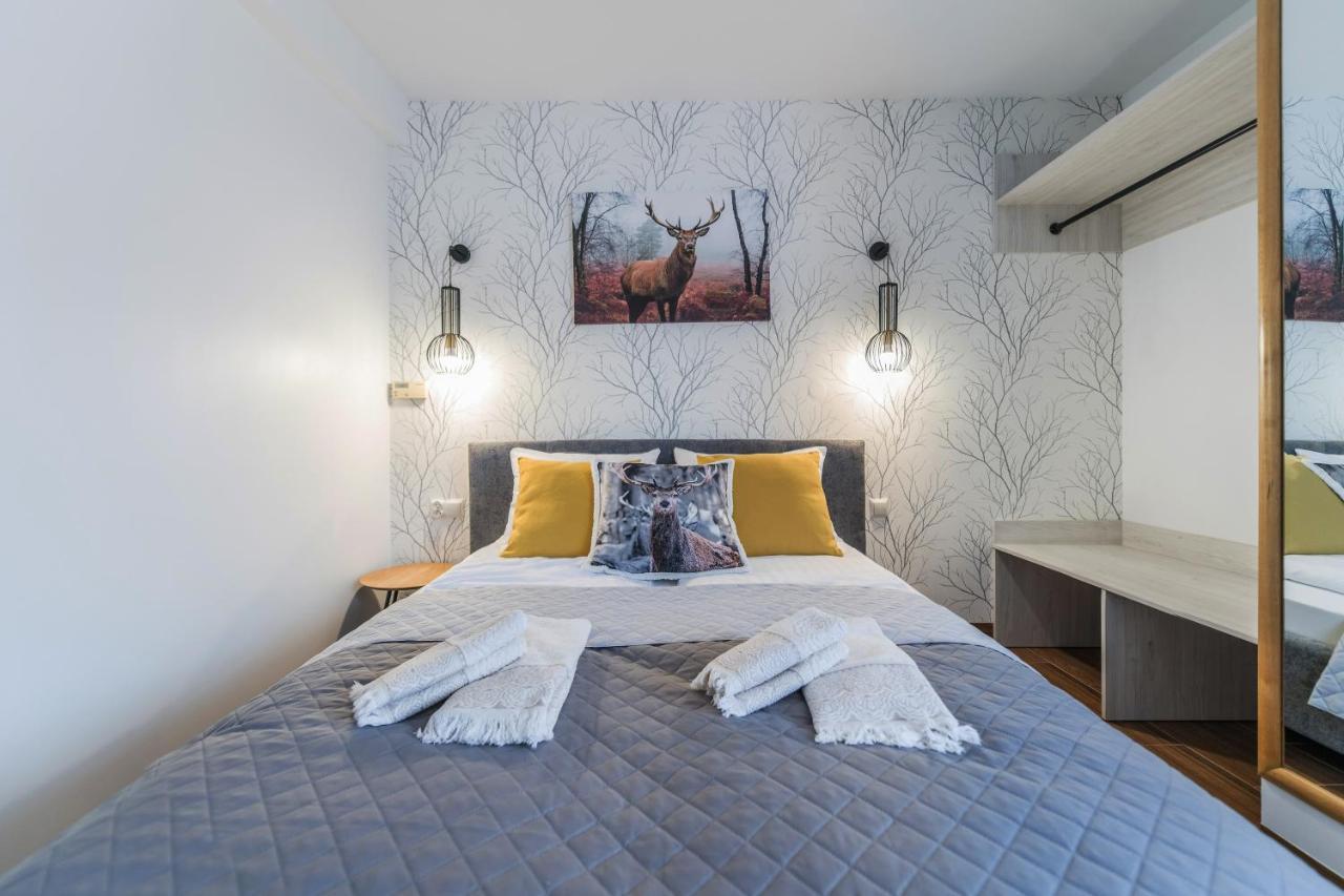 Bialy Jelen Z Basenem I Jacuzzi Bed & Breakfast Ostrowsko Exterior photo