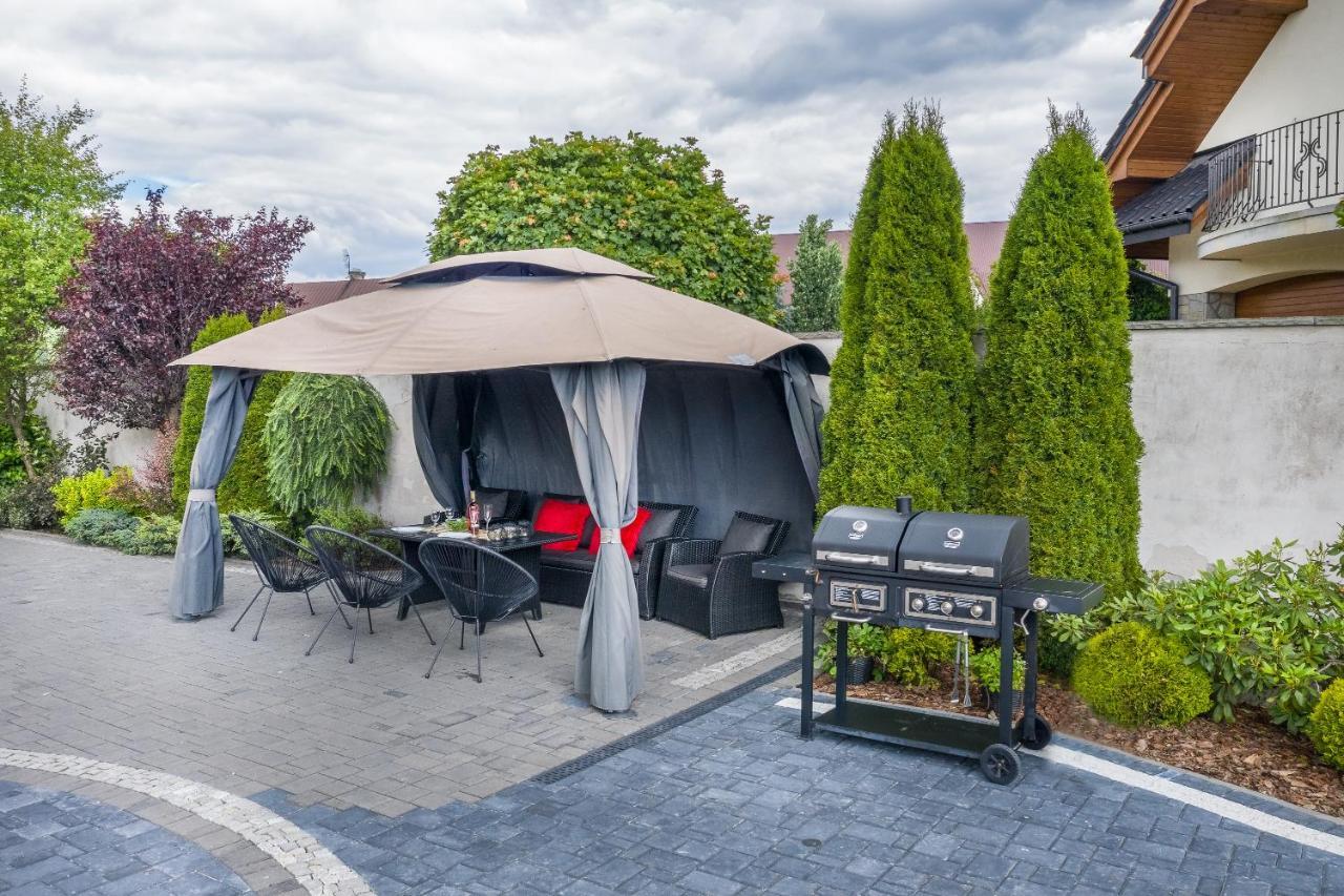 Bialy Jelen Z Basenem I Jacuzzi Bed & Breakfast Ostrowsko Exterior photo
