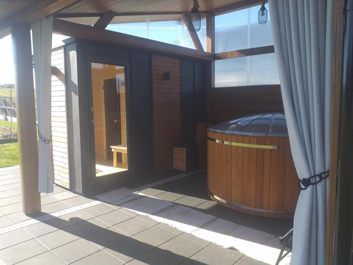 Bialy Jelen Z Basenem I Jacuzzi Bed & Breakfast Ostrowsko Exterior photo