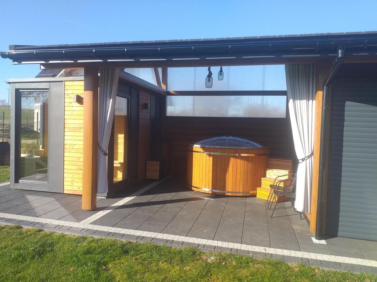 Bialy Jelen Z Basenem I Jacuzzi Bed & Breakfast Ostrowsko Exterior photo