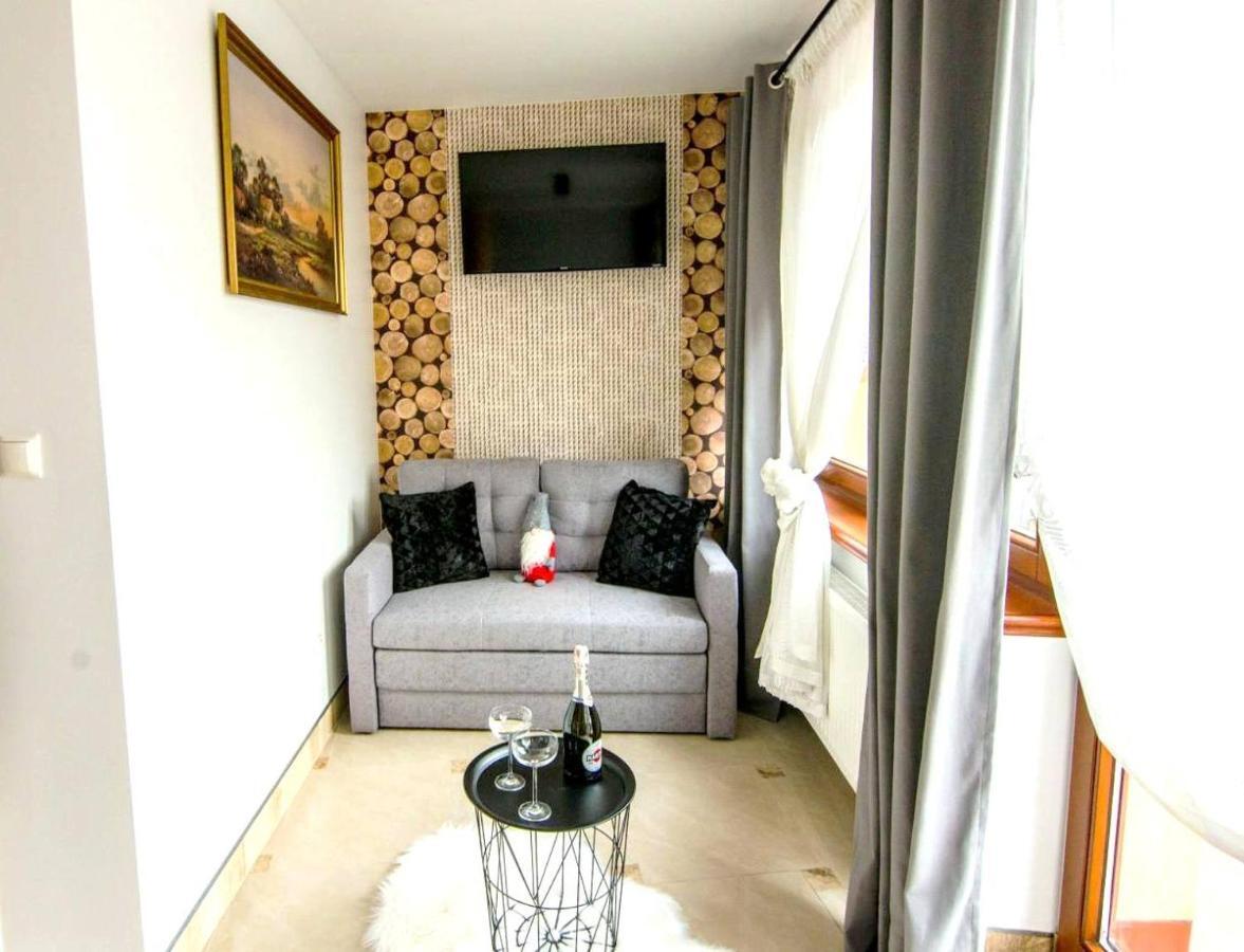 Bialy Jelen Z Basenem I Jacuzzi Bed & Breakfast Ostrowsko Exterior photo