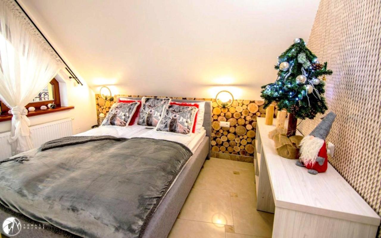 Bialy Jelen Z Basenem I Jacuzzi Bed & Breakfast Ostrowsko Exterior photo